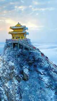 天氣轉涼，一定要來老君山看雪景，登金頂看日出，必須美成仙！
