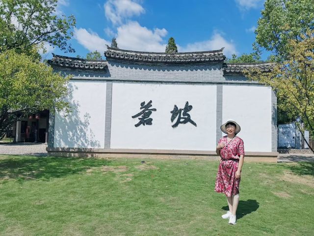 古村秋色藏詩意