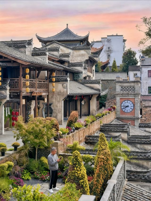 比起人擠人的景德鎮，我更愛這個藏在江西的寶藏小城——婺源！  
它不像篁嶺那樣被遊客填滿，卻有著更地