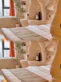 青島這家民宿絕了！洞穴風房間把山海都裝進了「石窟」裡～