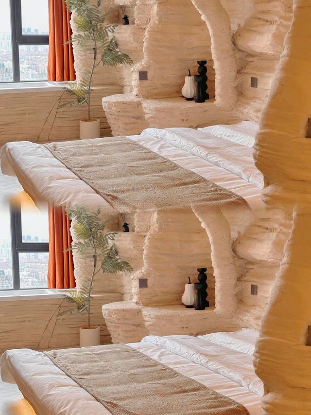 青島這家民宿絕了！洞穴風房間把山海都裝進了「石窟」裡～