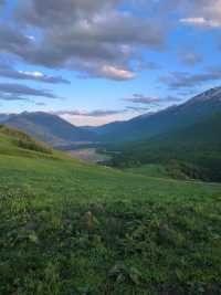 被喀納斯的美震撼到說不出話這才是新疆旅遊的天花板,阿勒泰皇冠上的明珠說的就是這裡吧 【必