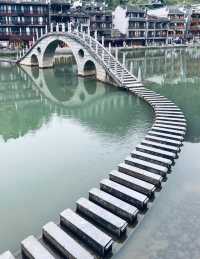 張家界 + 天門山 + 鳳凰古城 5 天 4 晚私人定製小包團（4-7 人）全程純玩無自費無購物 詳細行程與報價（不含餐）