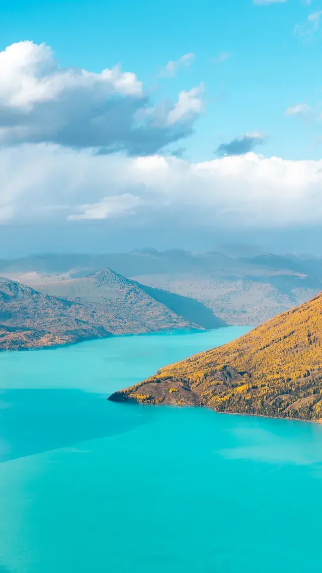 我為喀納斯湖的藍色取了一個名字「山靈黛」 我為喀納斯湖的藍色取了一個名字「山靈黛」