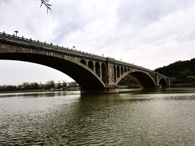 中國四大石窟之首——龍門石窟 中國四大石窟之首——龍門石窟