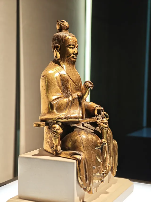 當我以站姐的方式，在上海博物館拍文物