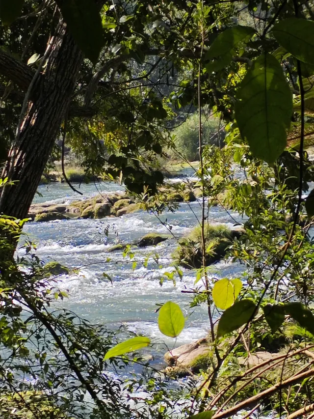 終於來到課本裡的黃果樹瀑布! 終於來到課本裡的黃果樹瀑布!