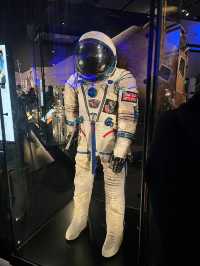 A Must-See Science Museum with Great Exhibits but Crowded Spaces