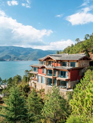 Stayed at a lakeview guesthouse at Lugu Lake—absolutely amazing.