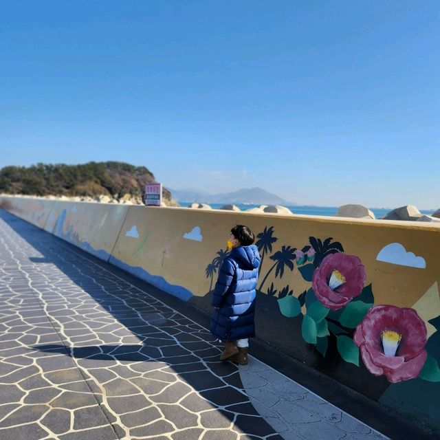 동백꽃 가득한 오동도 여행