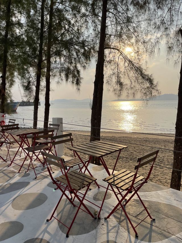 คาเฟ่ริมทะเลเปิดใหม่ ร้านสวยมาก
