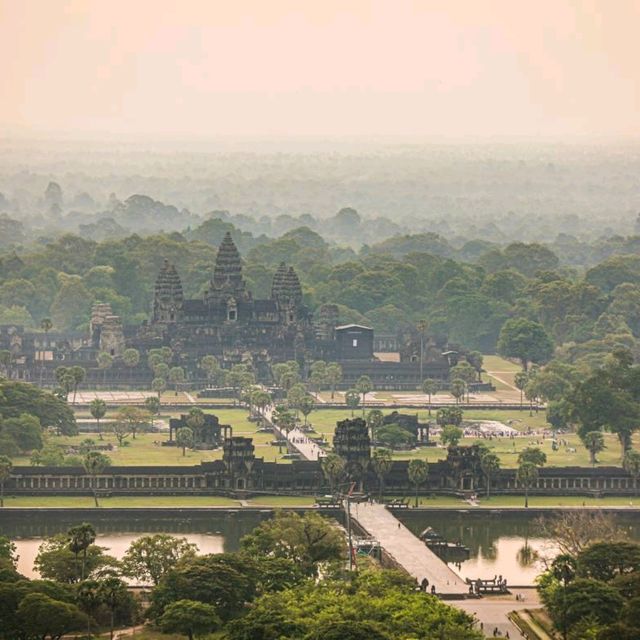 Watch the angkor wat sunrise/sunset in style 