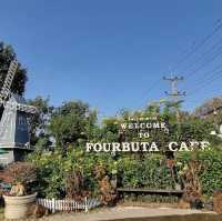 Fourbuta Cafe คาเฟ่วิวสวนสวย สายน้ำ และทุ่งนา