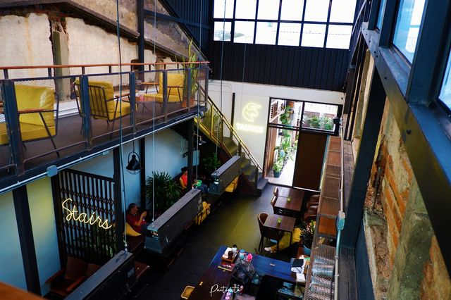 Stairs Cafe and Bistro คาเฟ่ลับ ภูเก็ต 