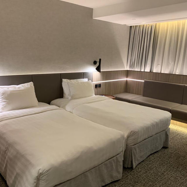 鬧市中心的舊式翻新酒店🏨彌敦酒店🫧