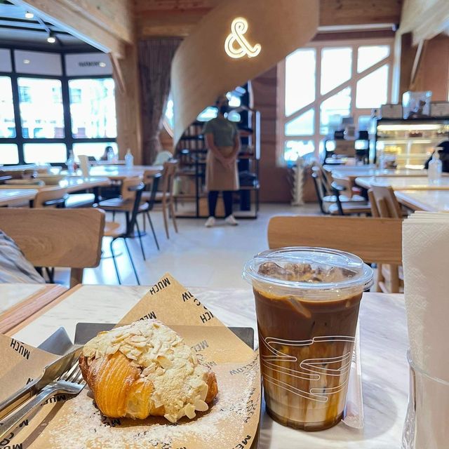 Much & Mellow cafe