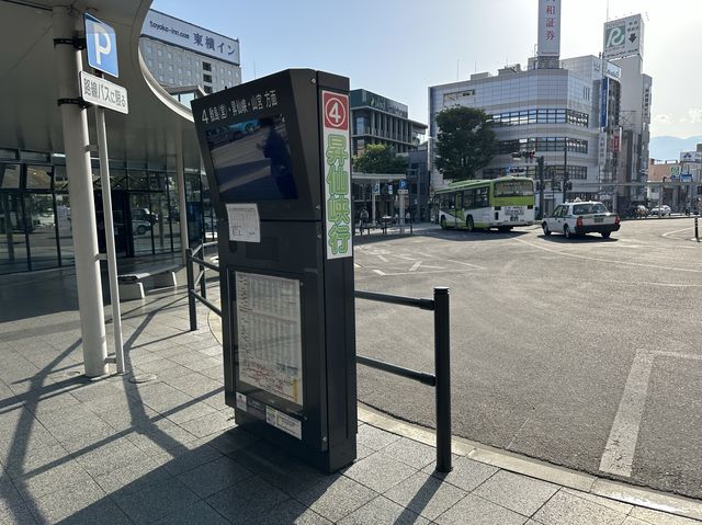 山梨・甲府。高速バスに路線バス、世界遺産関連の観光バスやパンフレットも充実『山梨交通 甲府駅前バスセンター』