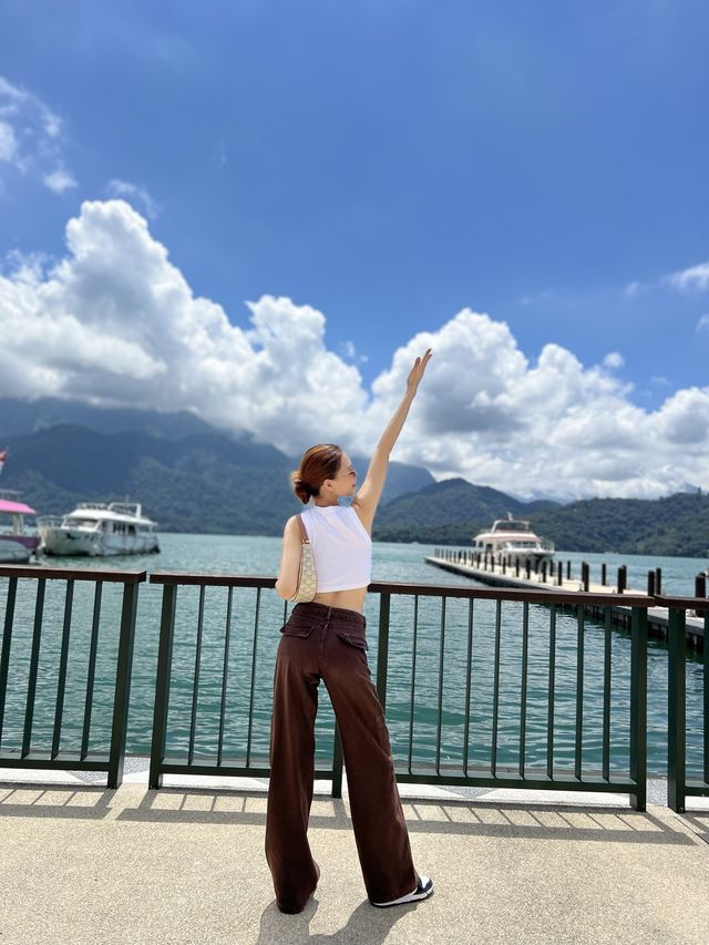 𝐒𝐔𝐍 𝐌𝐎𝐎𝐍 𝐋𝐀𝐊𝐄 ( ไต้หวัน )  𝐒𝐔𝐍 𝐌𝐎𝐎𝐍 𝐋𝐀𝐊𝐄 ( ไต้หวัน )