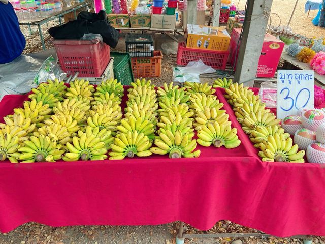 ตลาดนัดเก่าแก่ : ตลาดนัดวันอาทิตย์