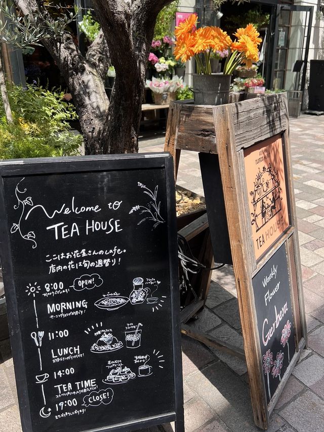 東京【赤坂見附】とてもかわいい🌼お花屋さんのカフェ