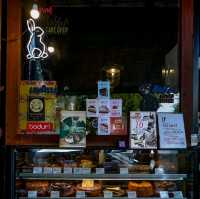 ร้านเล็กๆ ที่เค้กอร่อยแสงออกปาก