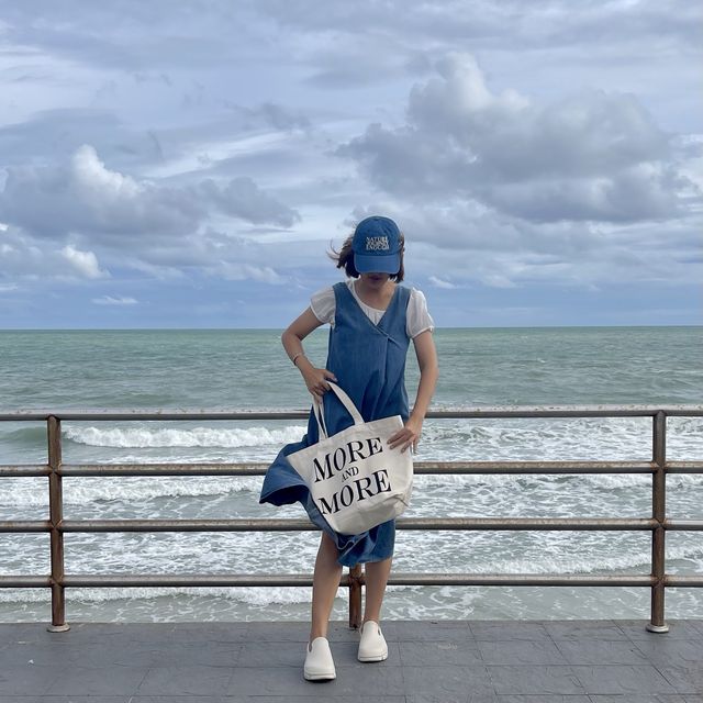 หาดแม่รำพึง ไม่ลำพัง