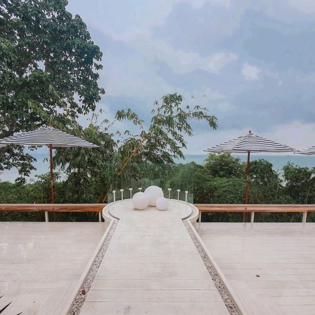 คาเฟ่พระจันทร์สไตล์บาหลี ชมวิวทะเลพัทยาแบบ 360°