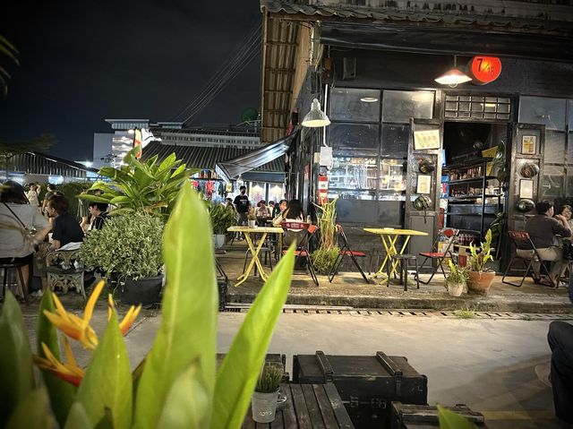 เที่ยวตลาดนัดรถไฟ มาด้วยรถไฟฟ้า สถานีสวนหลวง ร.9 