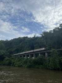 โรงแรมติดแม่น้ำ วิวรถไฟเมืองกาญจนบุรี