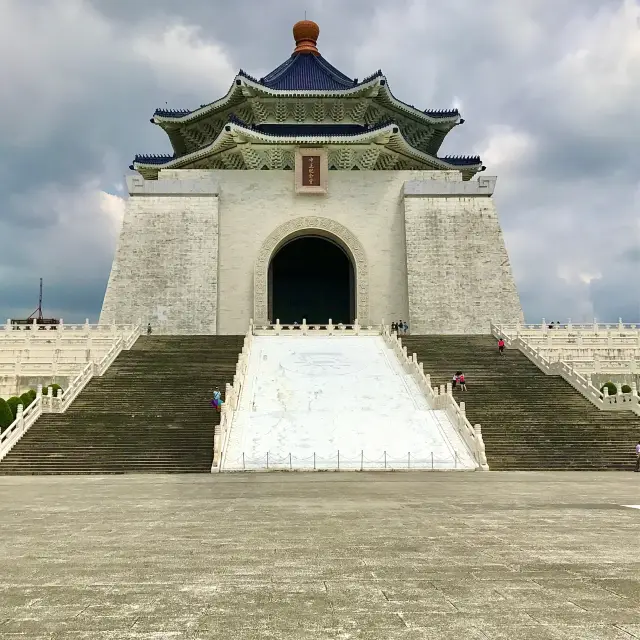 The Chiang Kai Shek Memorial Hall 