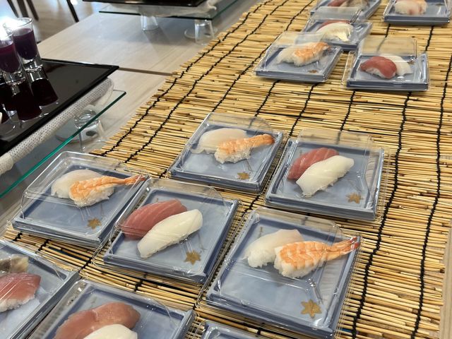 バラエティ豊富な沖縄料理をサンセットとともに。
