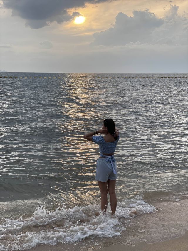 โรงแรมติดทะเลหาดดงตาล ตรงนี้บรรยากาศดีเลยนะ 