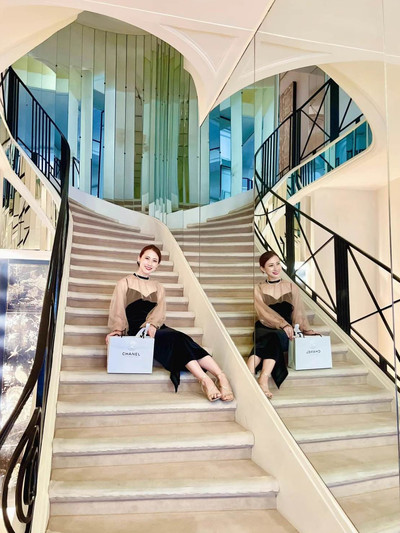 パリ🇫🇷】カンボン通りCHANEL本店🤍本店限定ショッパーも パリ🇫🇷】カンボン通りCHANEL本店🤍本店限定ショッパーも