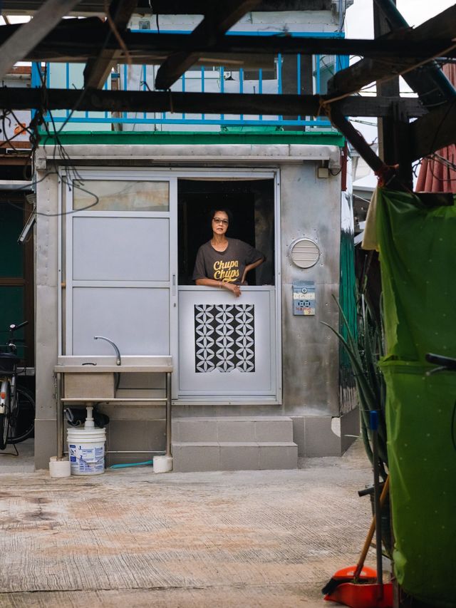 Explore the scenic fishing village of Tai O in Hong Kong! 📷