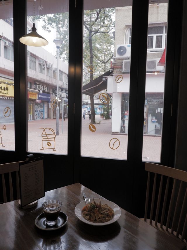 屯門友聚腳Cafe，CP值高的🦀蟹膏意粉 