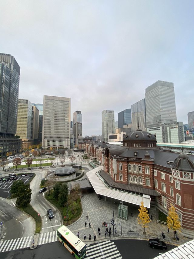屋上庭園から眺める東京駅