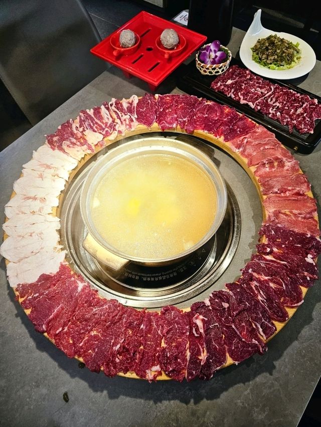 📍 深圳必吃！ 就犟行業首創大團圓牛肉火鍋