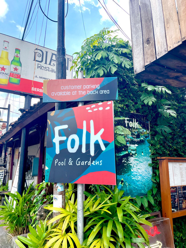 우붓 시내 수영장 있는 카페 folk pool&gardens