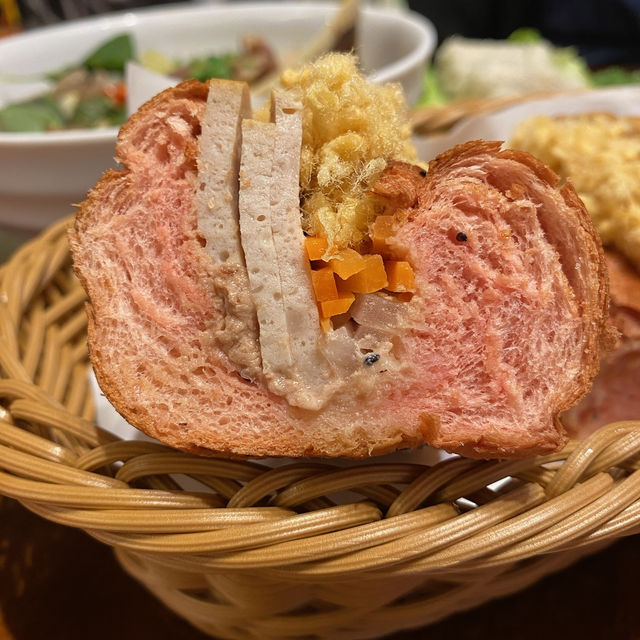 主打越式料理 越式法包(札肉+肉鬆) 幾特別 😃😋