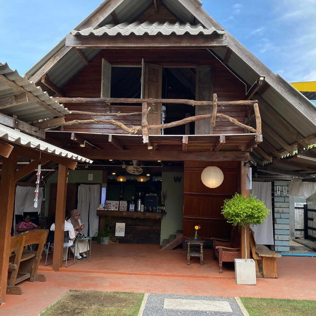 คาเฟ่สไตล์เจียงใหม่ในยะลา WARM