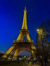 Eiffel Tower: Parisian Charm from Dawn to Dusk 🗼✨