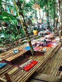 🌳ผ่อนคลายสบายใจกับ คาเฟ่บ้านต้นไม้ ☕