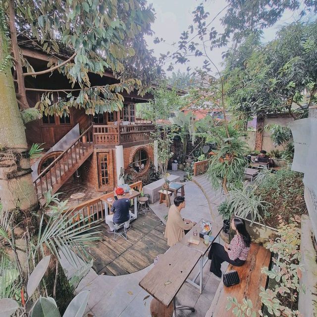 KELOR TIGA | HIDDEN COFFEE SHOP LIKE GREEN HOUSE GARDEN