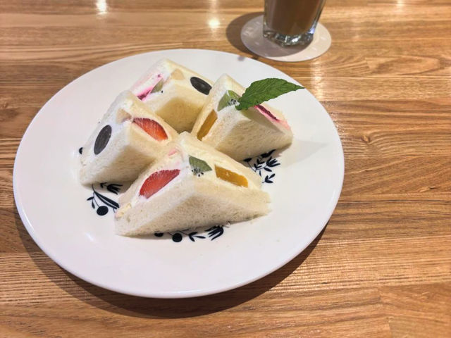 東京　浅草・創業昭和17年のペリカンのパンが味わえるカフェ