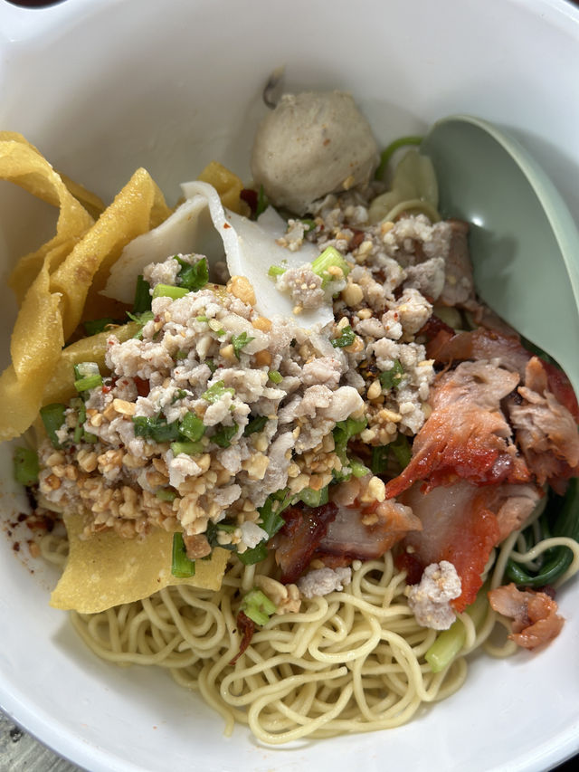 โหน่งชะชะช่าบะหมี่เกี๊ยว🍜