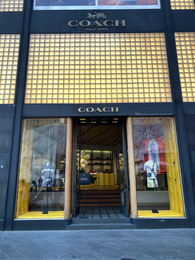 Premium lifestyle destination for shopaholics!