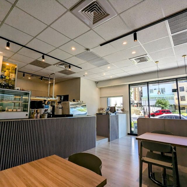 台南-一透早8點就開的輕時尚質感咖啡店：KCafe