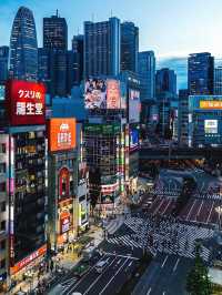 「東京秋葉原：科技天堂，夜晚霓虹燈下的購物和美食🔥🏖️」