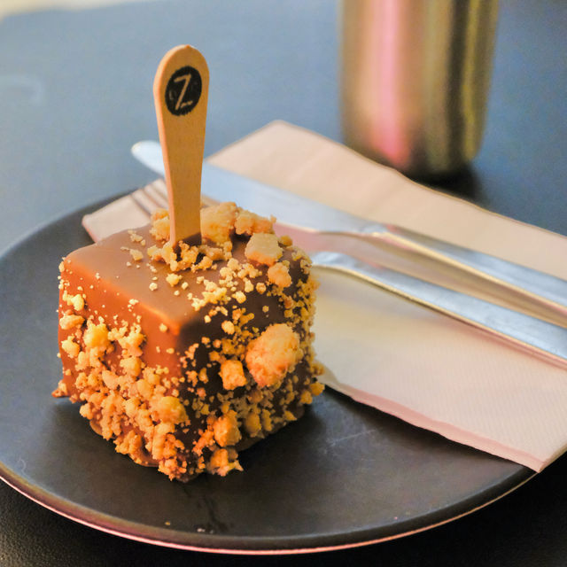독특한 실내 장식이 인상적인 멜버른 수제 디저트카페 - Zumbo Patisserie South Yarra
