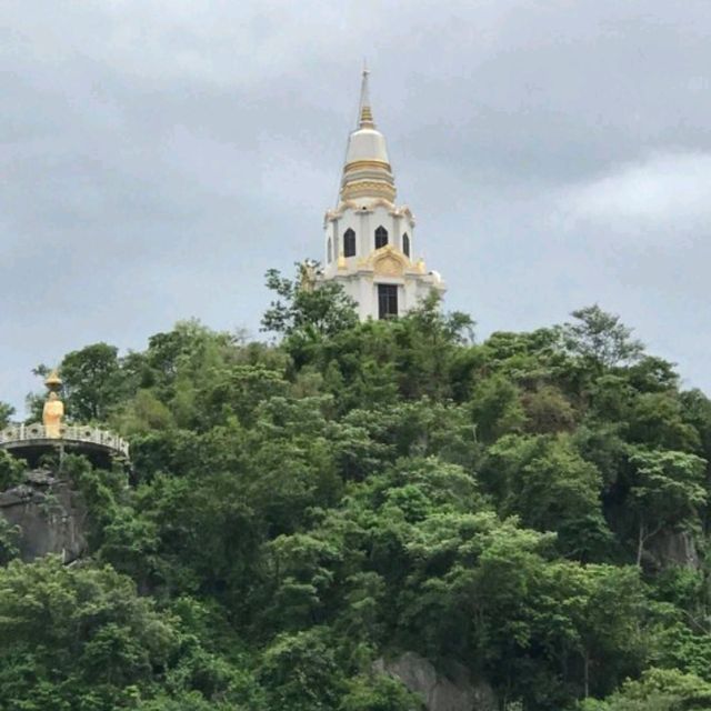 อลังการ อุโบสถรากไม้ วัดเขาถ้ำประทุน